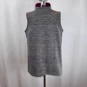 BRAND NEW Banana Republic Sleeveless Top – Chic & Ready to Slay